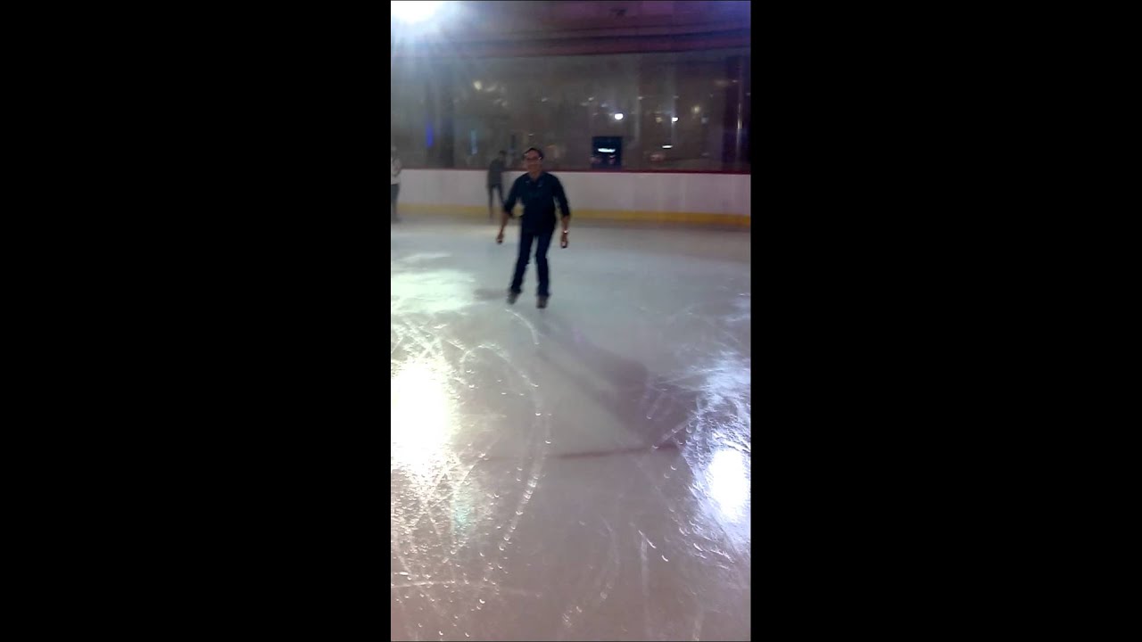 Ice Skating di Bintaro XChange 