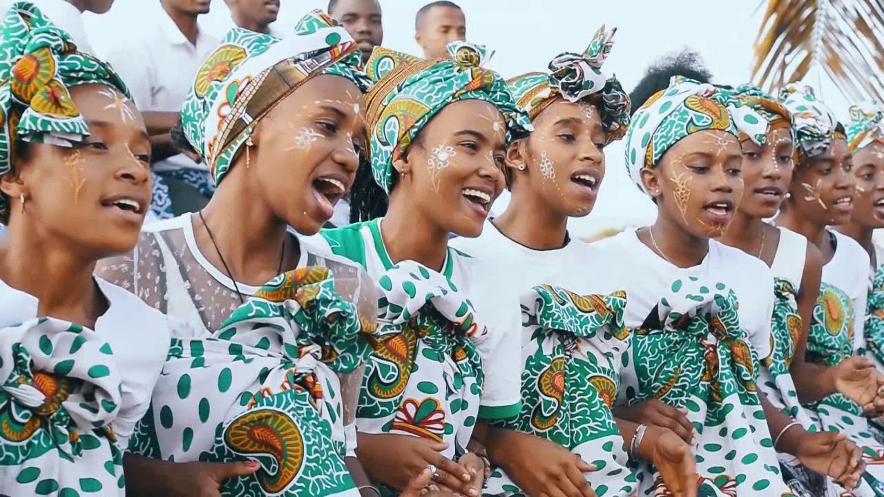 CHORALE AMBOARAM PEO MIKAIKY APU ANTSIRANANA   ZAHAY TEHIHAVANA AMIN'ARO