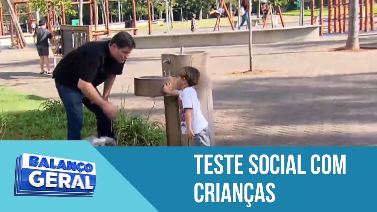 Apresentador Eleandro Passaia testa se crianças falam com um estranho num parque em São Paulo