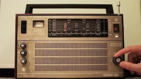 Tuning An Old Radio Stock Video