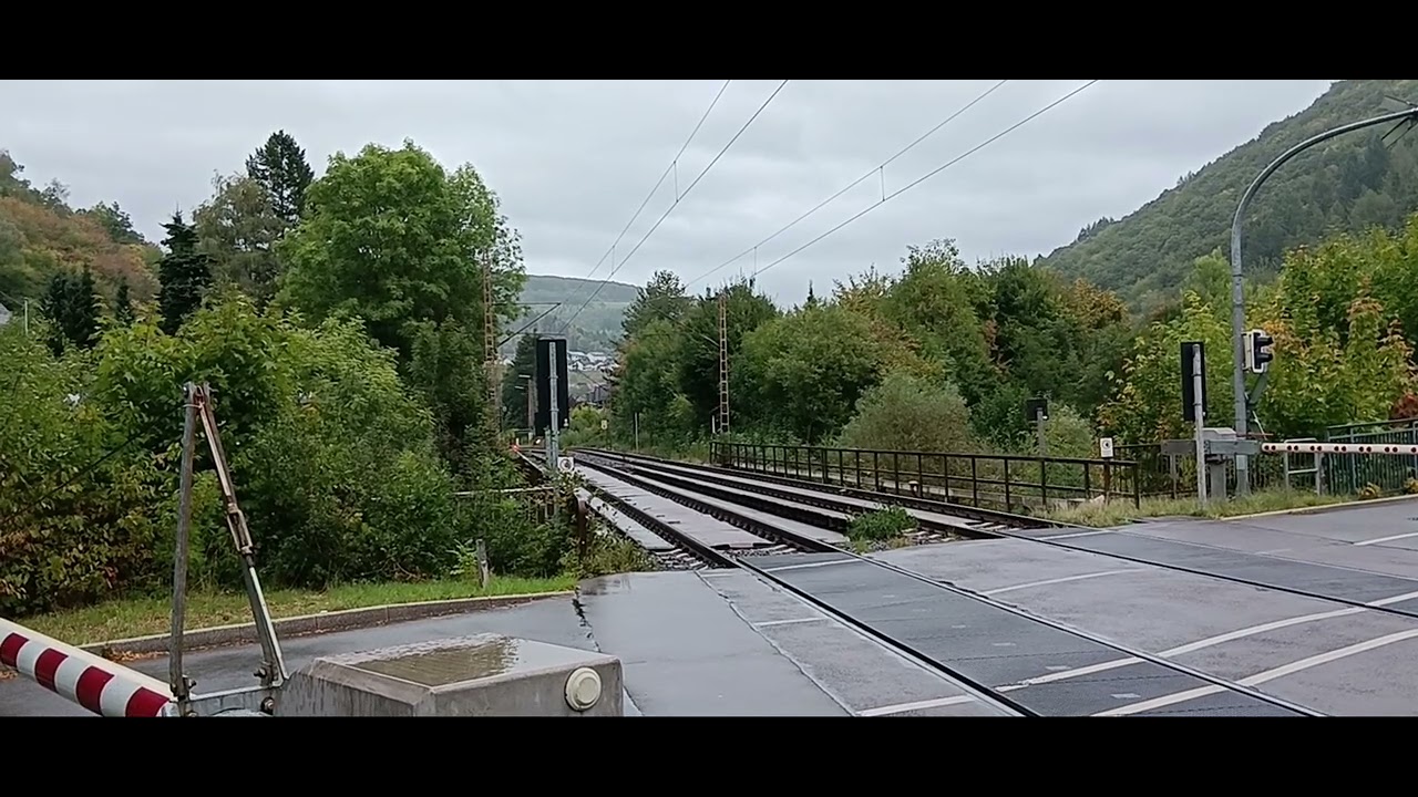 Durchfahrt am BÜ: Eiling in Le.-Meggen | IC2226/RE34 ➡️ Münster/Dortmund (Do., 25.09.25 / 