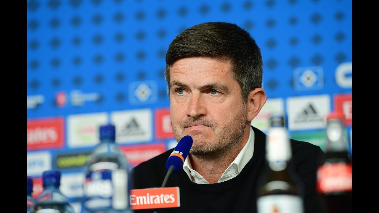 HSV-Sportvorstand Ralf Becker erklärt das Aus von Trainer Hannes Wolf