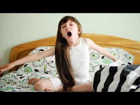 ვიდეო: გადაღლილი ბავშვები იძინებენ?