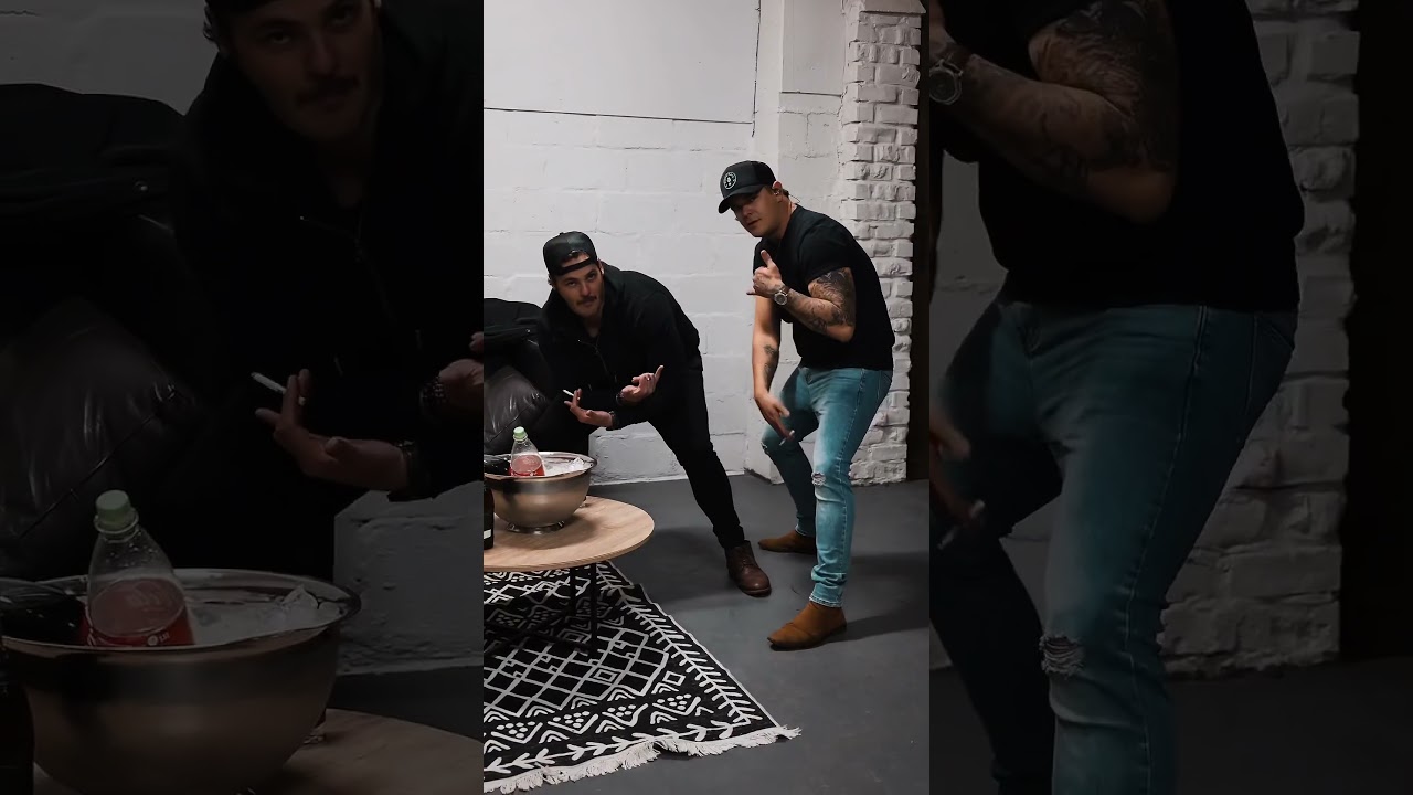 Texas Hold Em’ is hierdie Vrydag orals beskikbaar 🙌🏻🤠. 