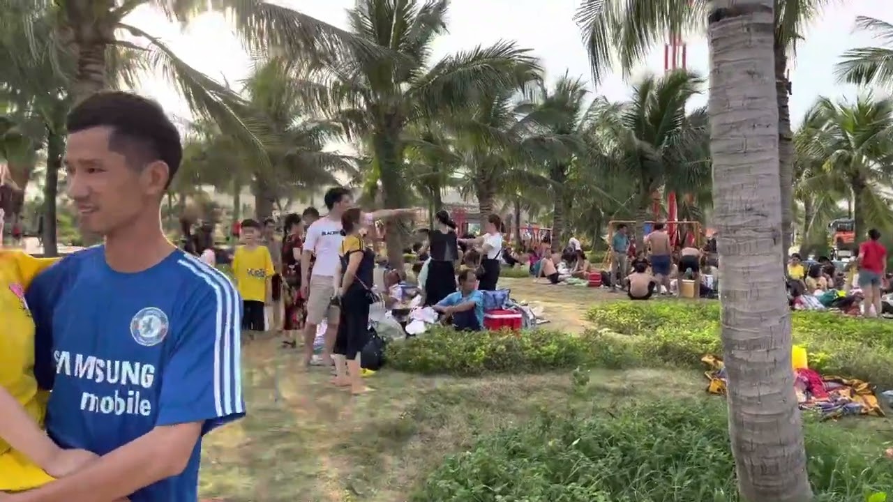 Bãi tắm phương đông Vân đồn - youtube