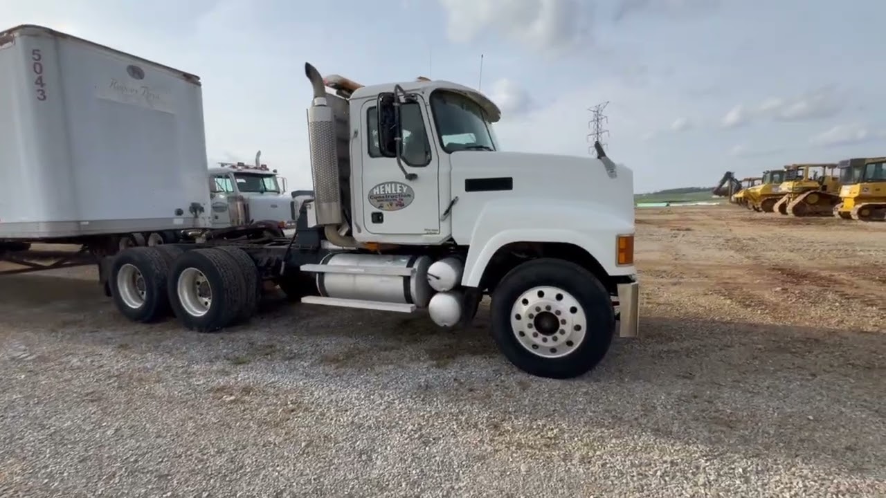 2005 MACK CHN613 LOW MILES