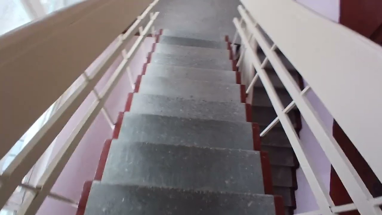 Лифты КМЗ залипайки с шумным двигателем.Скрытное место!