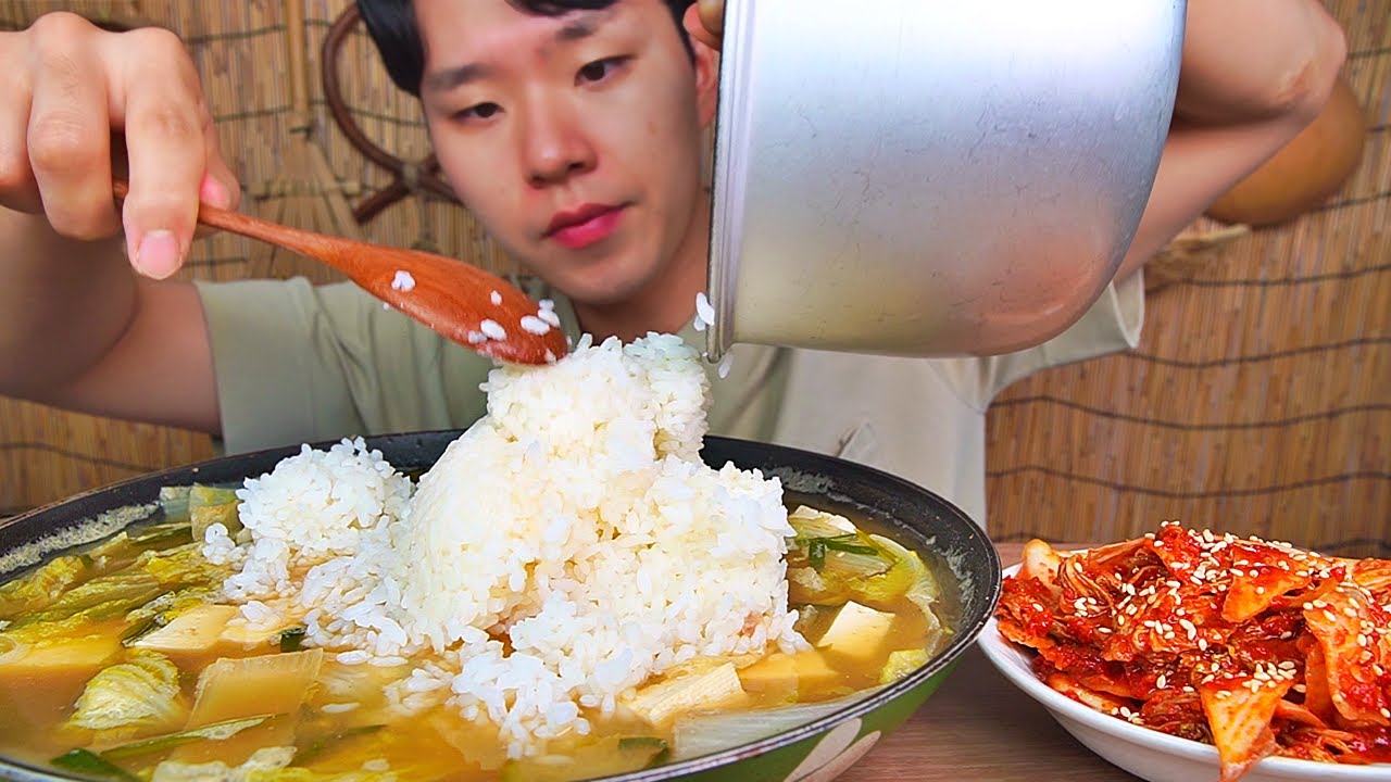 배추된장국에 밥 한솥 말아 먹었어요. 속이 편한게 이만한게 없습니다. CABBAGE SOYBEAN PASTE OSUP KIMCHI KOREAN FOOD ASMR MUKBANG.