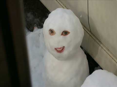 怖い雪だるま - YouTube