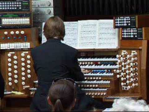 Widor Toccata 5th Symphonie with 128ft organ stop on pedals