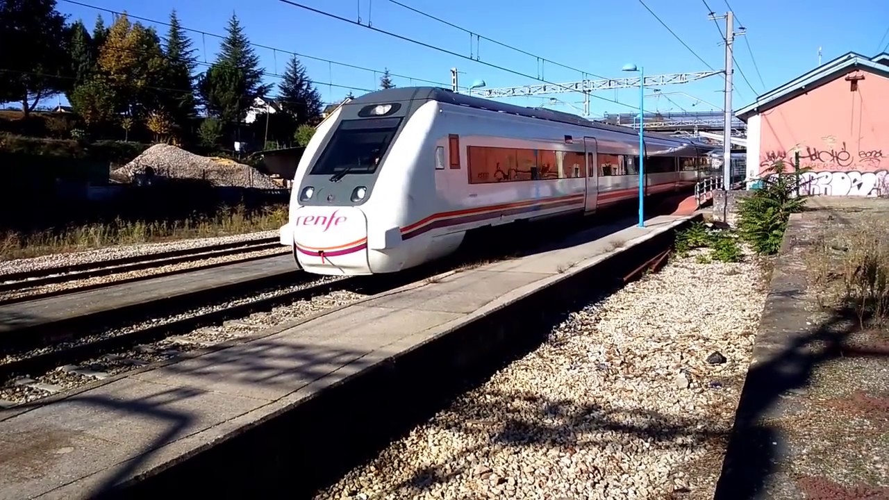 Trenes Renfe y Comsa entre Bembibre y Ponferrada (León)_117.