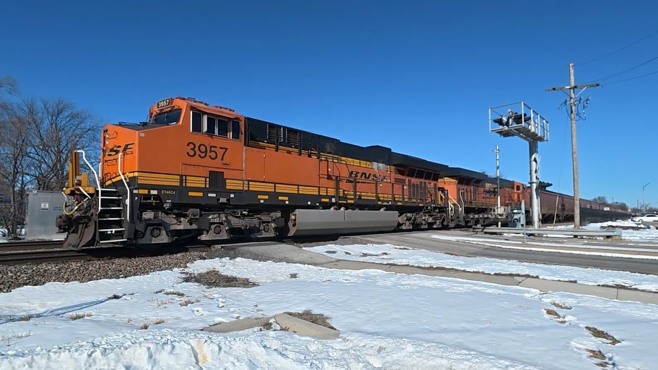 BNSF 3957 Leads WB Grain in Olathe, KS on February 1, 2026