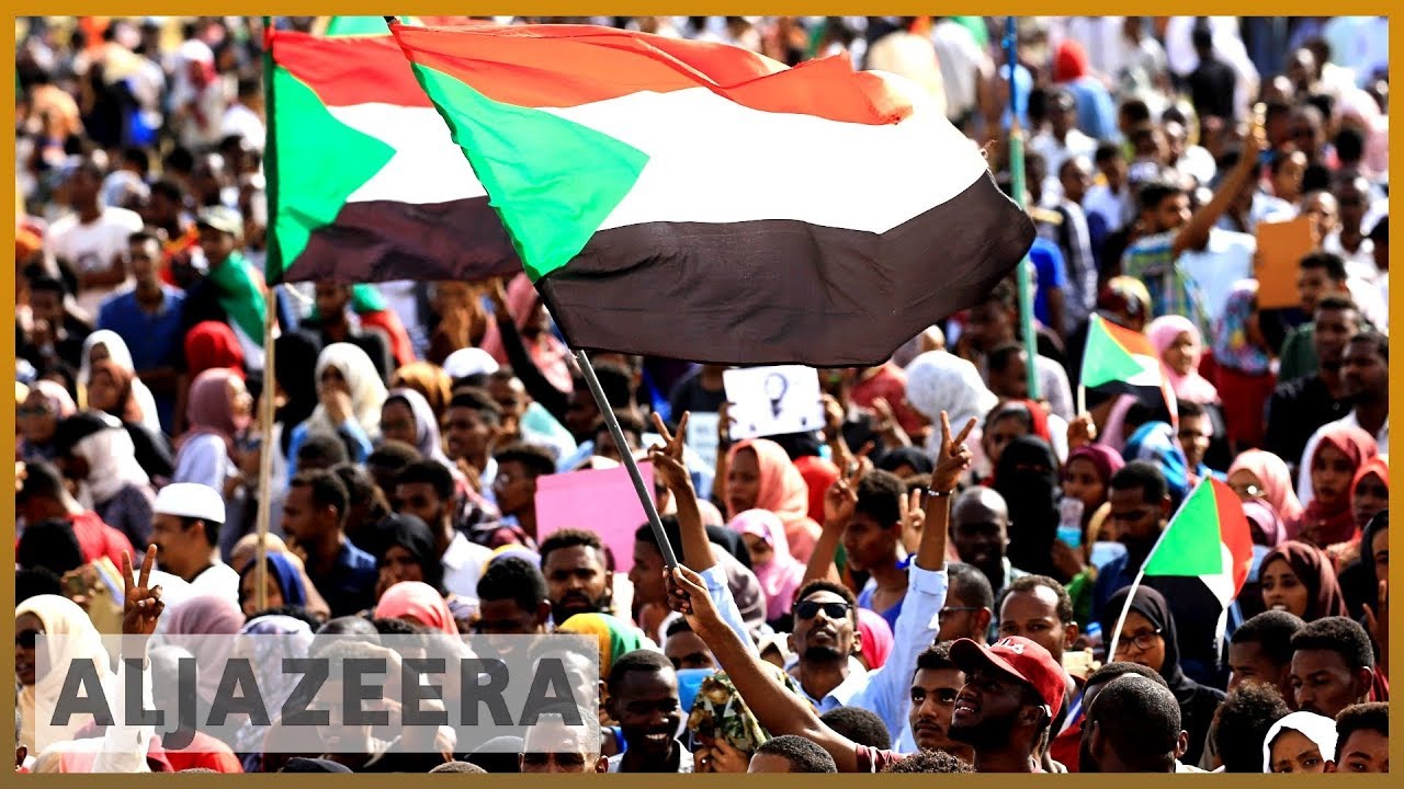 مئات الأشخاص يتظاهرون في السودان لتكريم "شهداء" الاحتجاجات