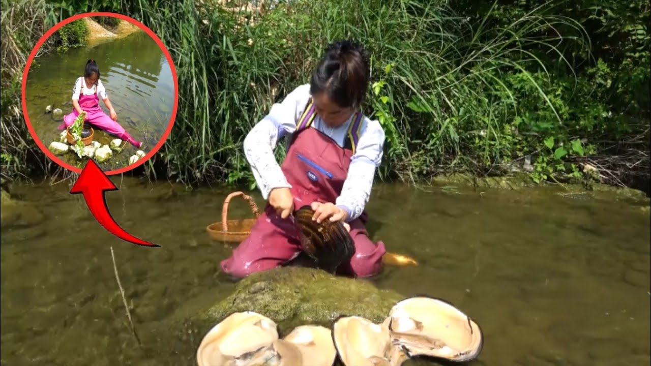 A strange animal has emerged in the Indian Ocean and has captured these girls.🫠