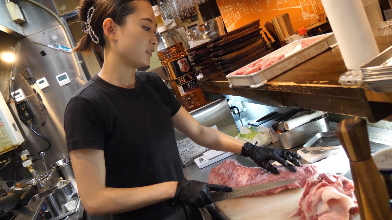 Она готовит стейки Кобе сама! Безумно популярный стейк-хаус в Кобе!