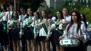 картинка: Парад вишиванок випускників 2025 року. м.Деражня.