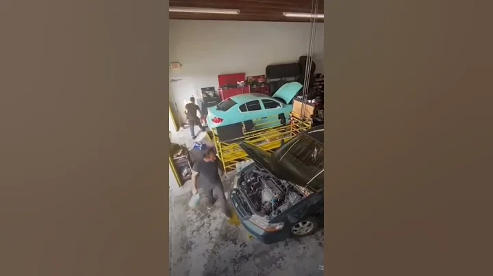 I'm weak☠️☠️ #tiktok #funny #memes #viral #mechanic #fails