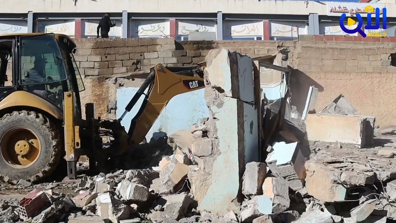 خنشلة : عملية هدم المحلات الفوضوية المحاذية لملعب حمام عمار