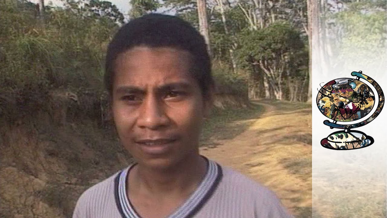 Храбрость 15-летнего подростка спасает деревню от резни (2002)