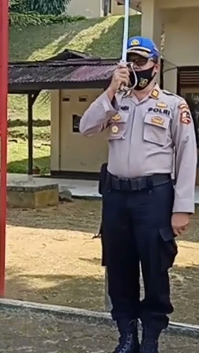 Cara hormat pedang perwira