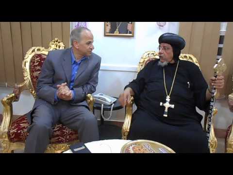 محافظ الوادى الجديد يوجه التهنئة للأنبا بقطر لتواليه مطرانية الوادى الجديد