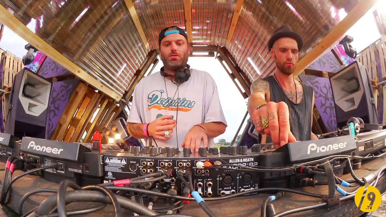 ROBYNS & MARKEY ● CIRQUE MAGIQUE /SLASH9.tv