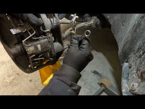 Audi Allroad A6 C5 2001 - Front two piston brake caliper repair, pads and disc replacement, flushing