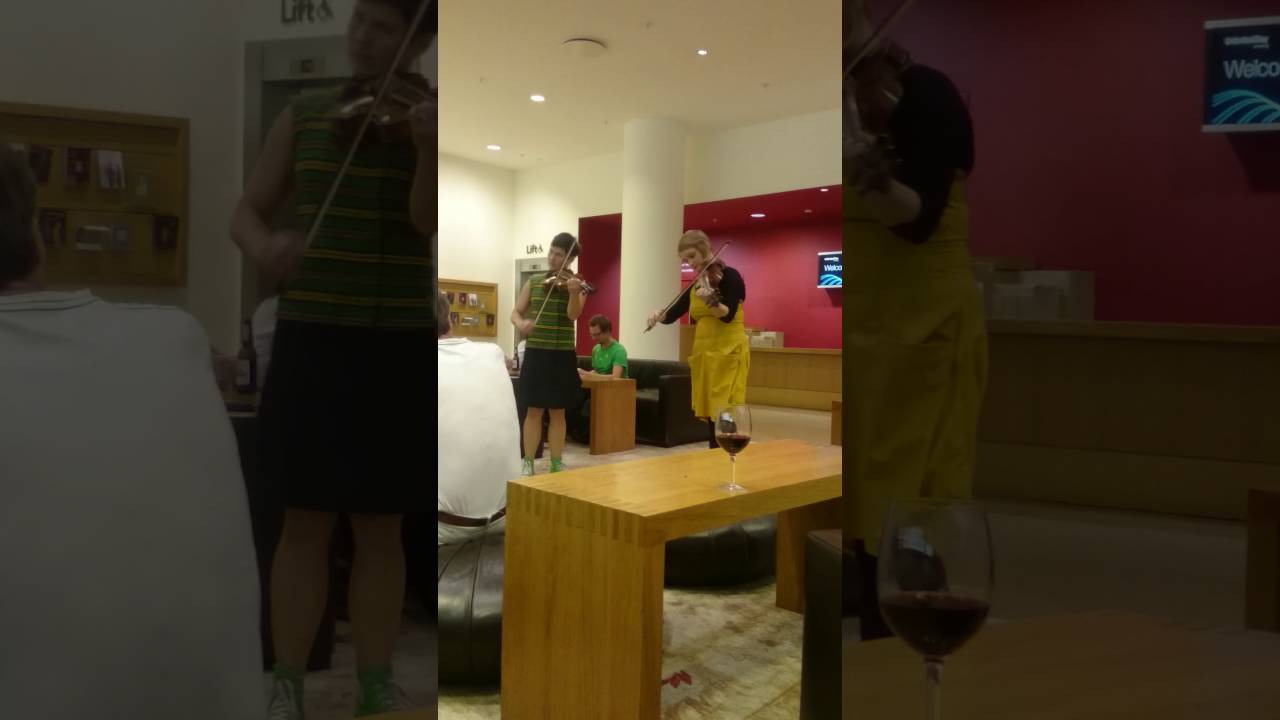 Emilia Lajunen and Suvi Oskala - Oskarin valssi