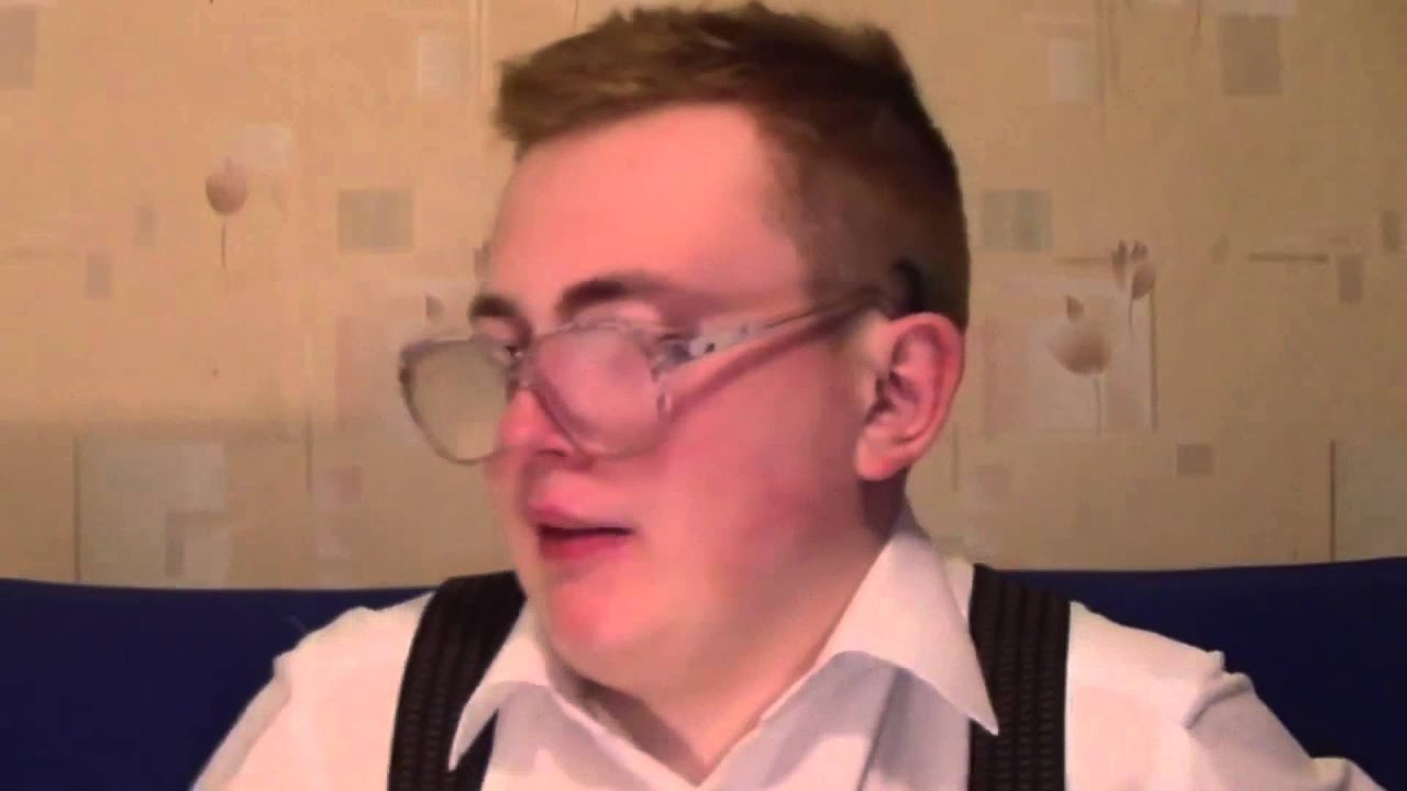 Гэг когда друг отвлёк по ерунде - YouTube