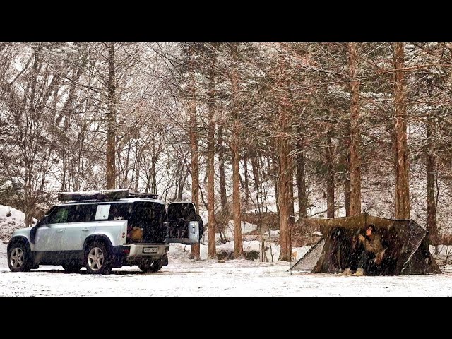 HOT TRUCK + HOT TENT WINTER CAMP WITH LAND ROVER DEFENDER class=