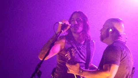DAUGHTRY ( HELTER SKELTER)
