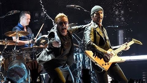 Bono, The Edge in impromptu gig in Berlin