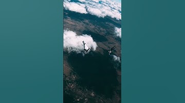Do you notice anything weird about this skydive?👀 sorry no hints 🙃 #shorts