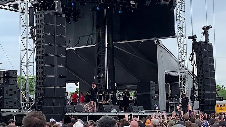 Yungblud - King Charles (Halsey Seen On Stage) @ S...