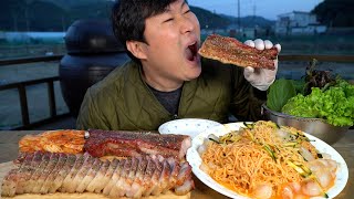 Awesome!! 🥩🍜Pork BBQ Cooked Charcoal POT OVEN with spicy noodles - Mukbang eating show.