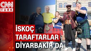 İskoç Taraftarları Geleneksel Kıyafetleriyle Diyarbakır Sokaklarını Gezdi