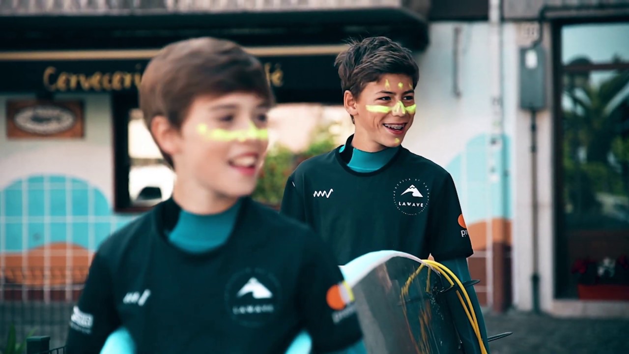 SURF EN PLAYA DE SOMO / ESCUELA DE SURF LA WAVE / LA WAVE SURF HOUSE