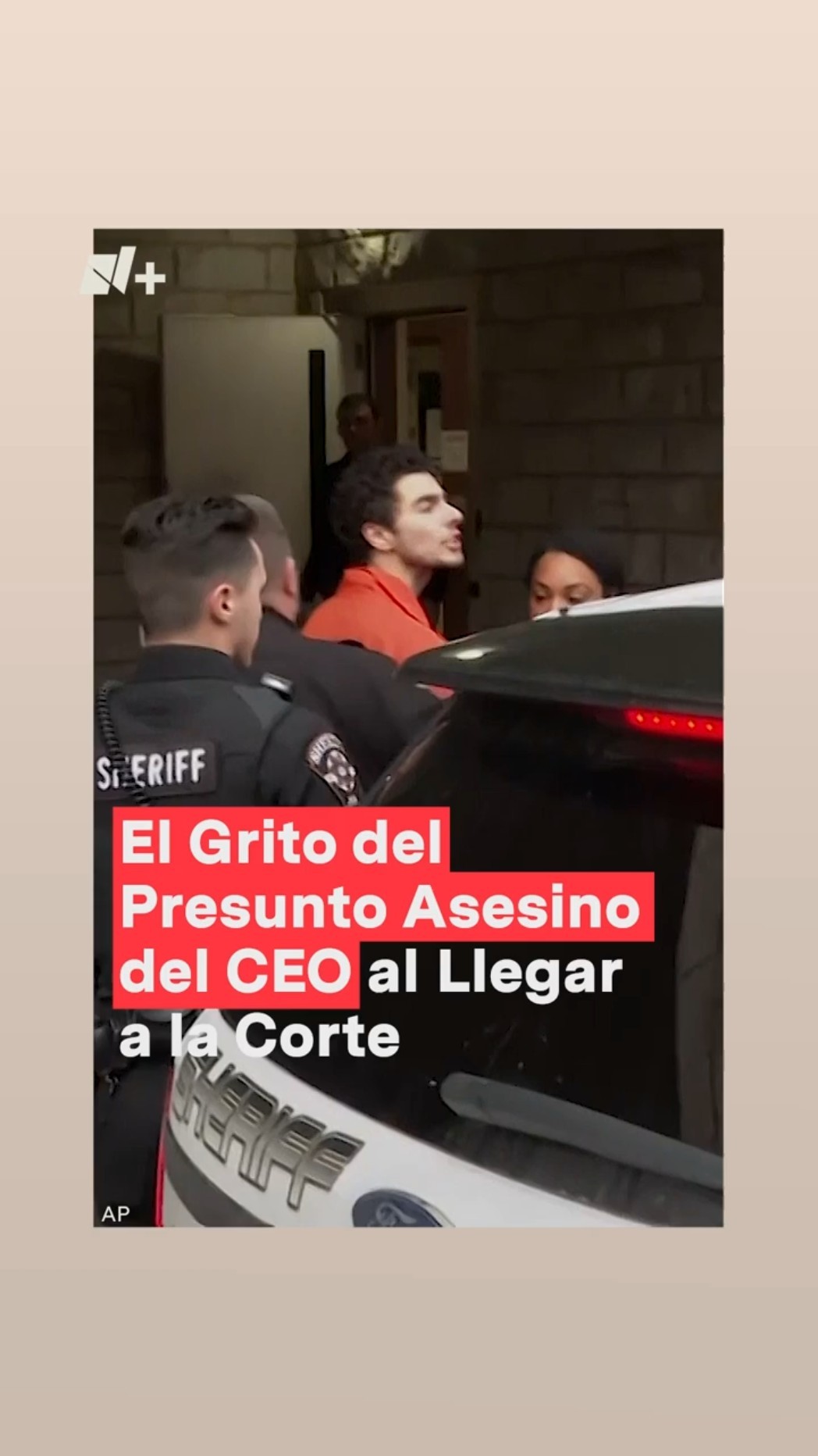 El grito del presunto asesino del CEO al llegar a la corte - N+ #Shorts