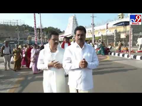 SVBC Chairman Sri Sridhar Varma and AP FDC Chairman Sri P. Bharat Bhushan visits Tirumala - TV9