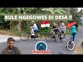 Indahnya Indonesia, Bule Ngontel Keliling Desa | MR Halal Reaction