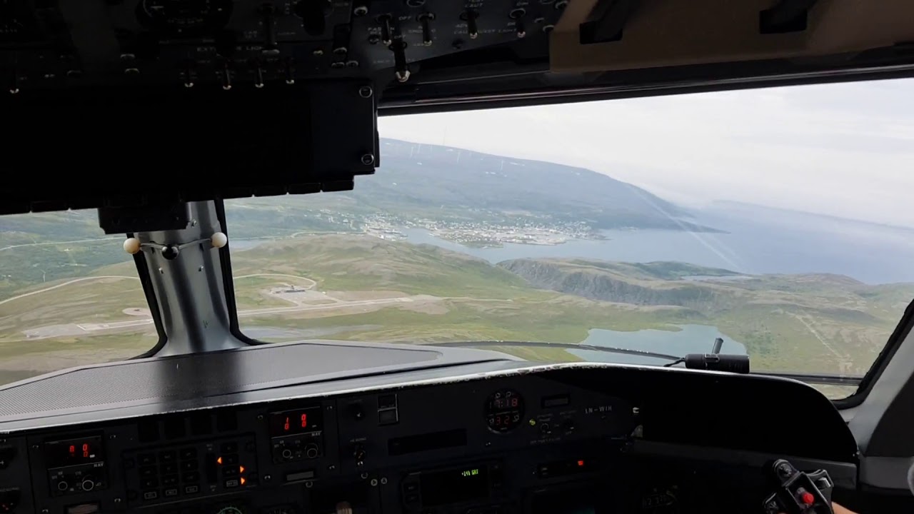 Wideroe Dash 8 cockpit view landing at Båtsfjord
