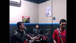 Download Lagu Superman Is Dead - Water not war (cover live studio playthrough) MP3