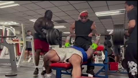 Manic Mike TEARS PEC Benching 600lbs! TrenTwins Bench Press Pec Tear Full Video