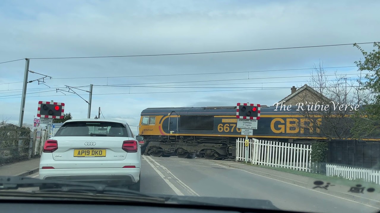 Uk Level Crossings 21 Youtube