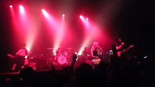 Paramore - Let The Flames Begin live (01 avril 2013 - Paris (La Cigale))