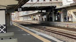 山陽本線・伯備線倉敷駅を高速通過するJR貨物EF210形貨物列車！