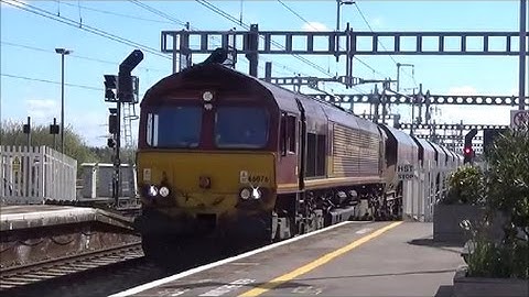 (LEGEND) DB Schenker Class 66 No. 66076 Passing Didcot Parkway with Amazing 2 Tone!