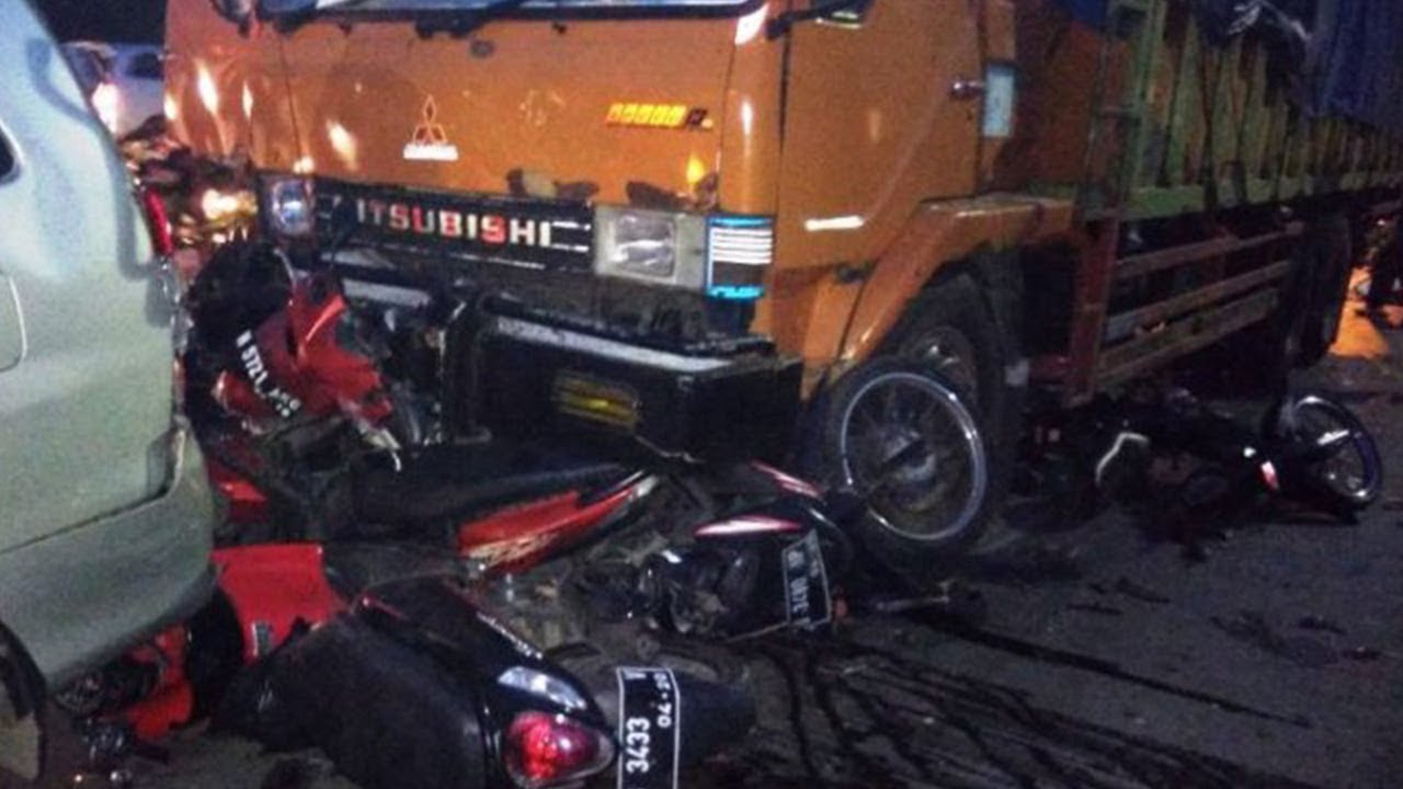 Kecelakaan Maut Di Tugu Semarang Saksi Truk Diduga Alami Rem Blong