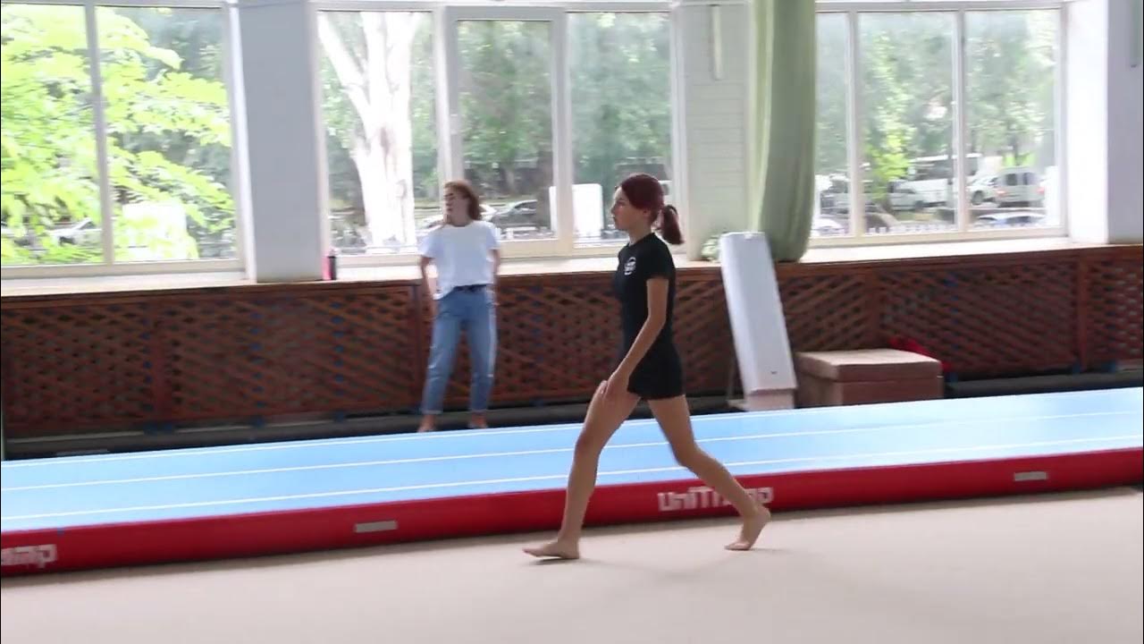 Анна Коробейникова акробатическая дорожка