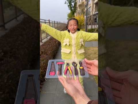 طفل يحصل على الحلوى وسوف أقول شكرا لك 5854